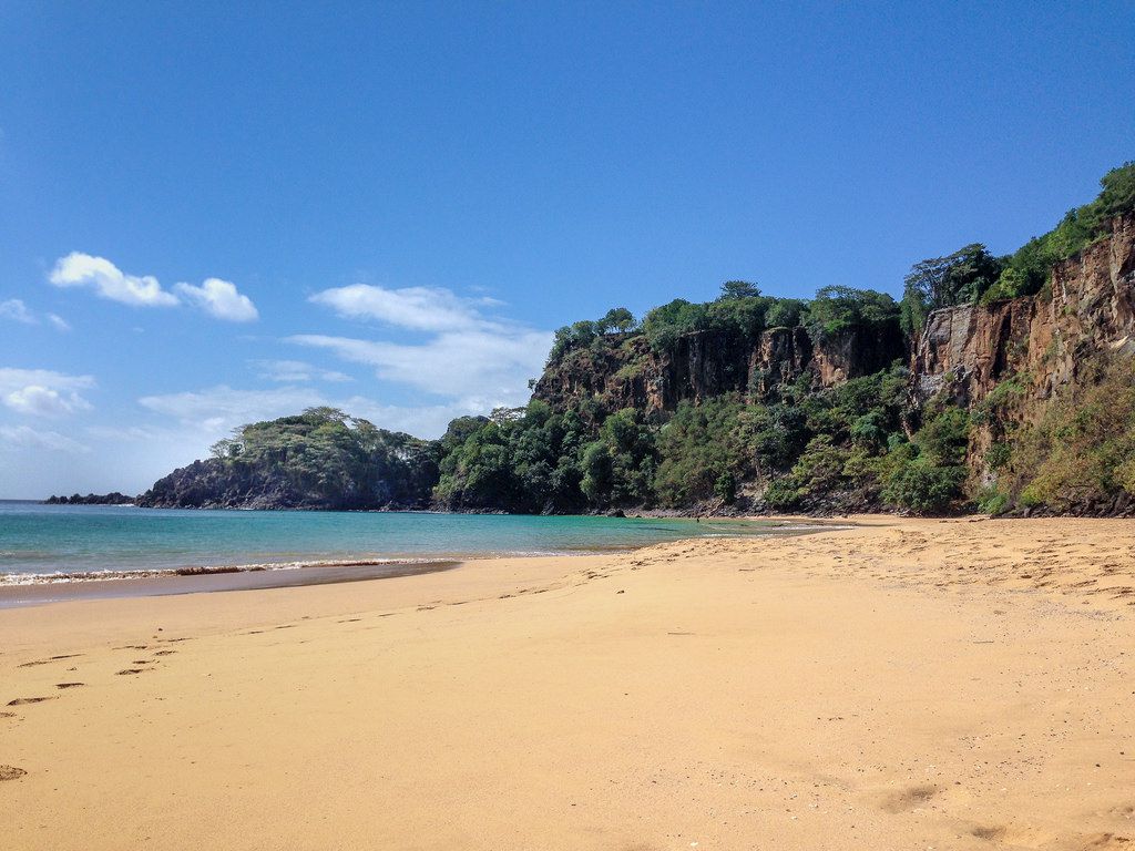 ブラジルの世界遺産の島！世界一美しい「サンチョ湾」のビーチとは？
