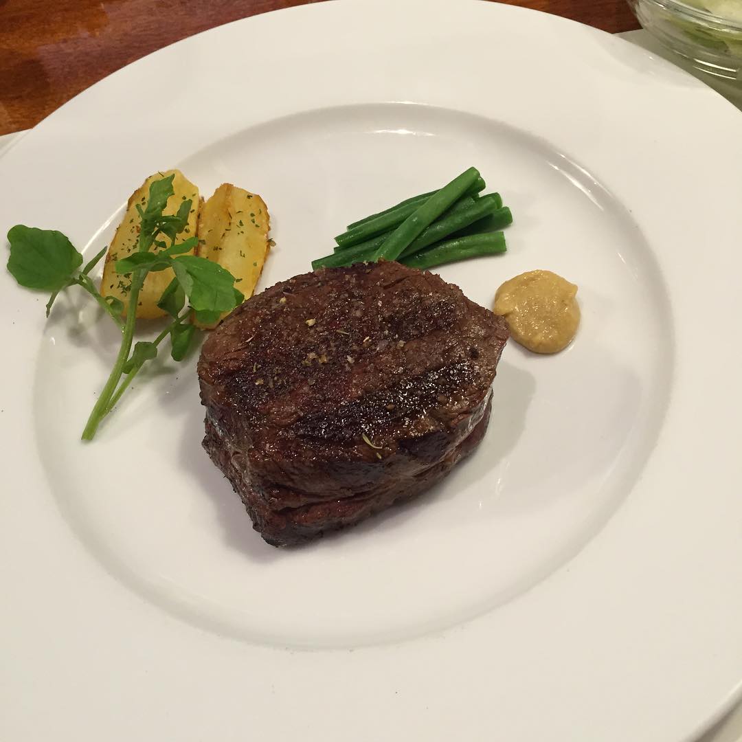 ステーキも焼き肉も！大阪・梅田でボリューム肉料理ランチが食べられるお店4選