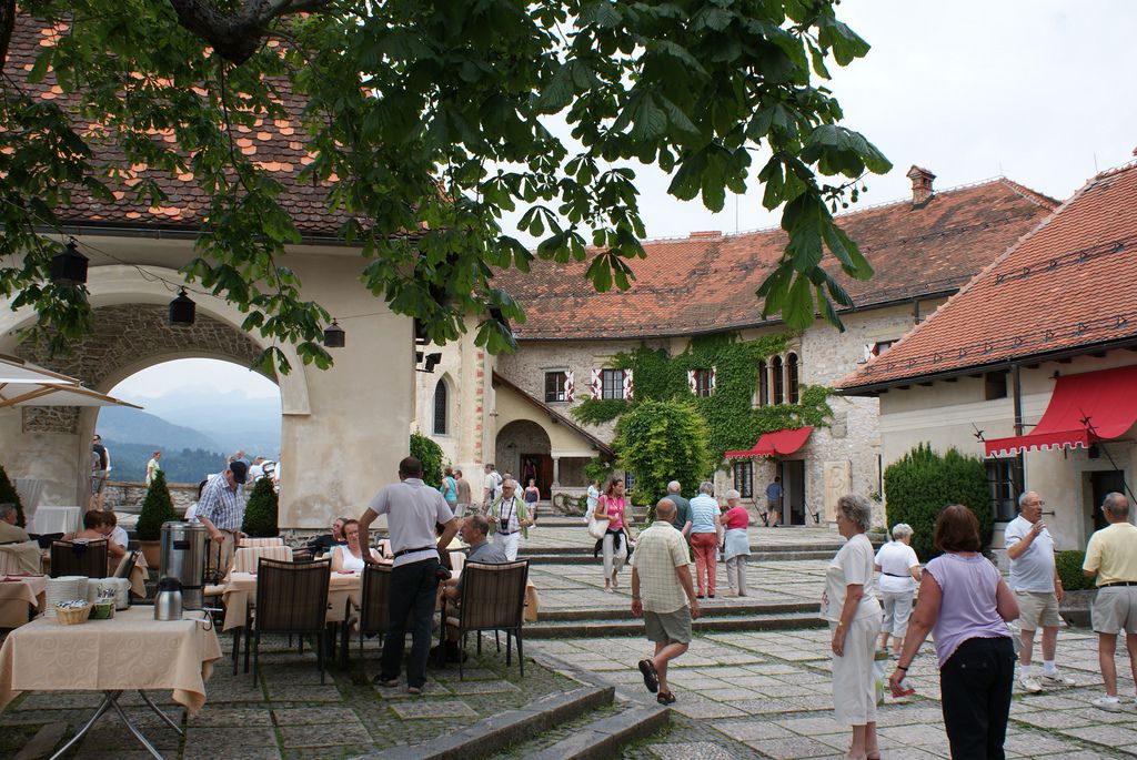 スロベニア旅行で訪れたいブレッド湖と周辺エリア観光名所！眼下に広がる絵画のような絶景
