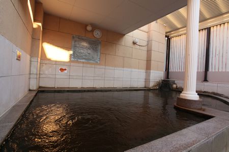 都会のオアシス！板橋天然温泉「スパディオ」の露天風呂で疲れと冷えを癒そう