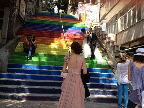 イスタンブール人気撮影スポット！ベイオール・ジハンゲル虹色階段でフォトジェニックな写真を