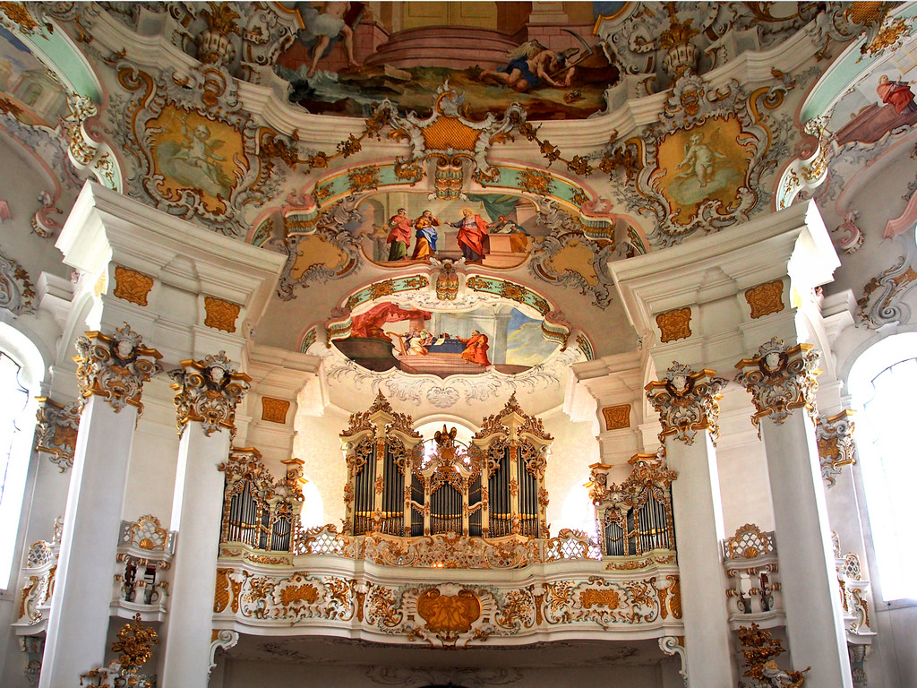 ドイツの人気観光地ヴィース巡礼教会！完璧な芸術作品として世界遺産に登録された建築物の魅力とは？