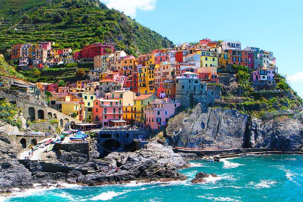 イタリア・マナローラで愛の小道を歩いてみよう！色彩豊かな美しい村