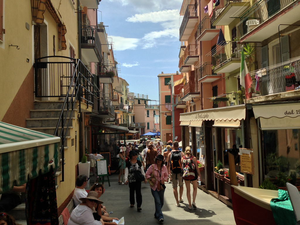 イタリア・マナローラで愛の小道を歩いてみよう！色彩豊かな美しい村