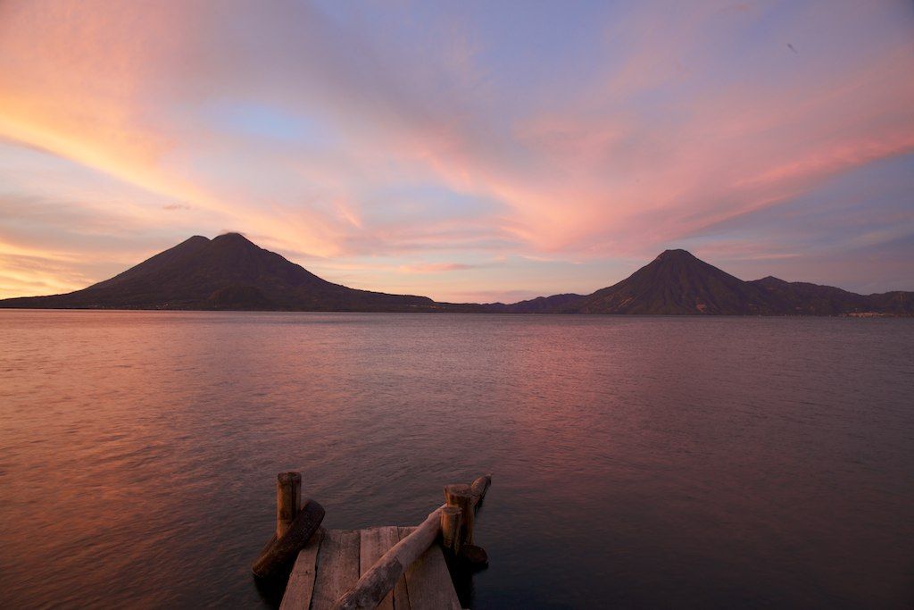 グアテマラ・アティトラン湖へ観光に！ 世界一美しい湖の魅力に迫る