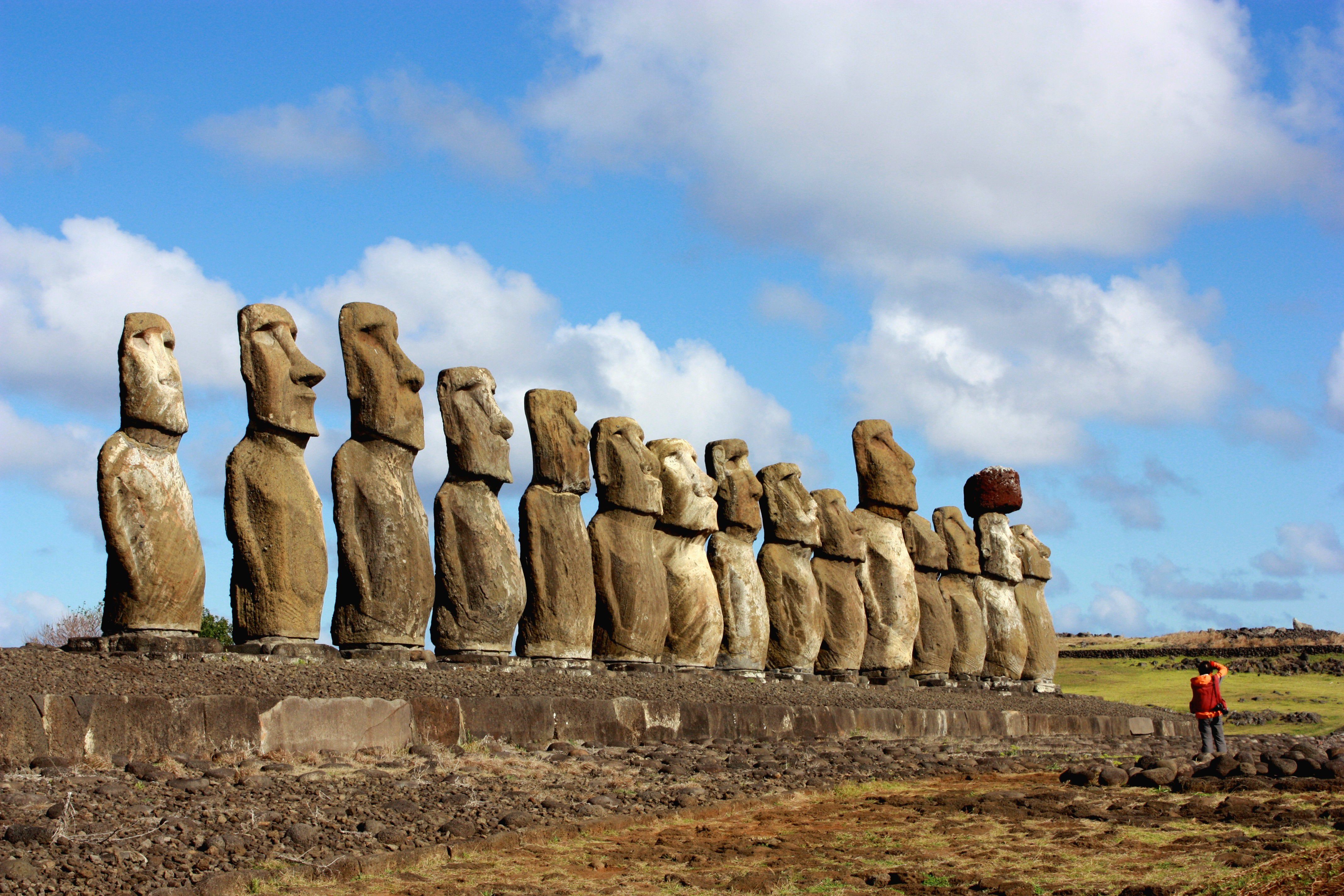 チリ・イースター島モアイ像の謎まとめ！絶海の孤島に渦巻くミステリー