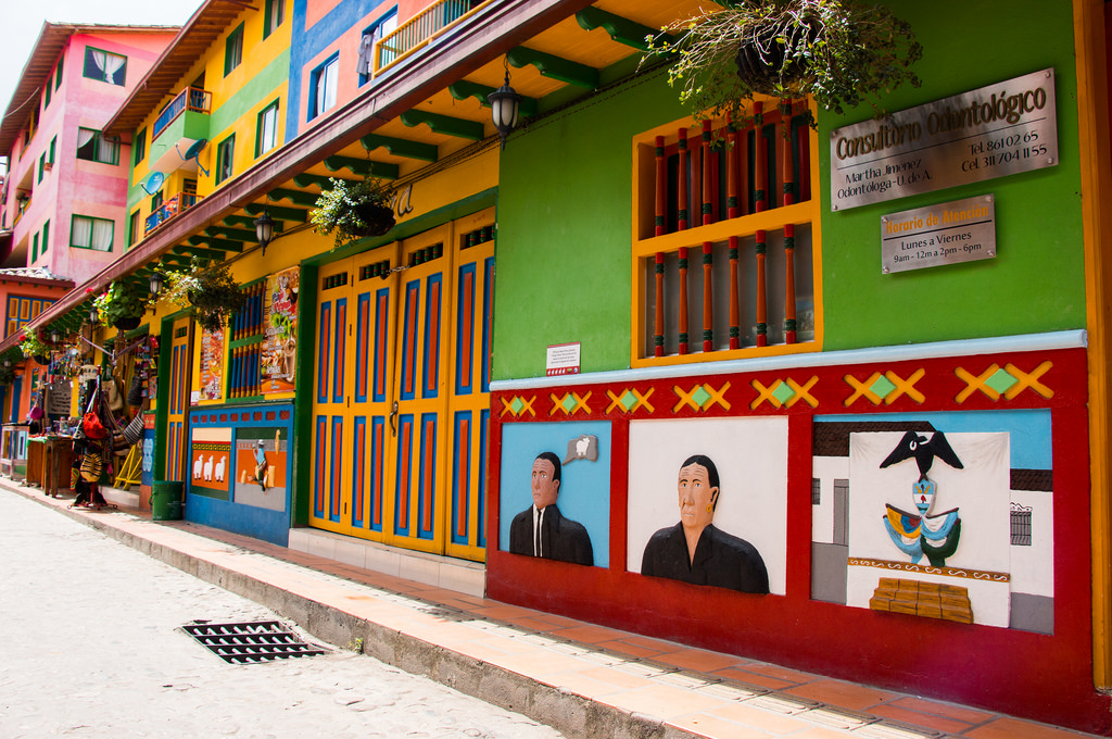 コロンビア観光でおすすめの街はグアタペ！壁がカラフルで街全体がフォトジェニック！