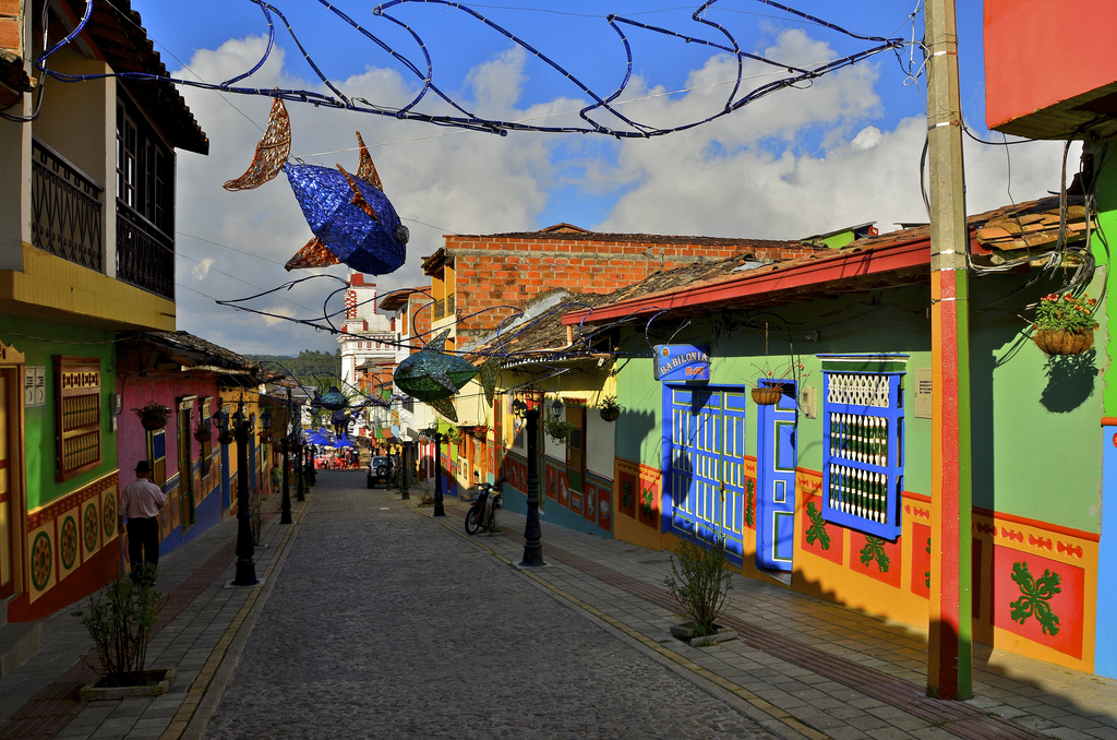 コロンビア観光でおすすめの街はグアタペ！壁がカラフルで街全体がフォトジェニック！