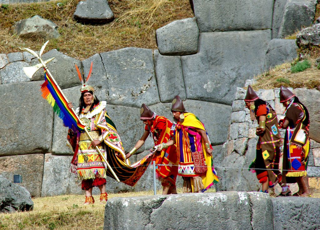 ペルー・クスコの世界遺産サクサイワマン遺跡は歴史深い巨岩遺跡！