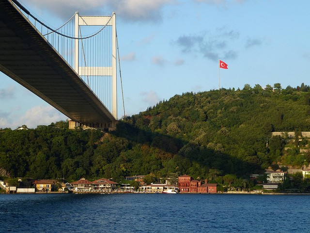 イスタンブール・ボスフォラス海峡クルーズで最強トルコ観光！