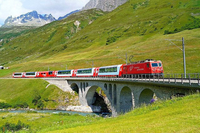 スイス旅行で人気の氷河急行Glacier Express！世界最遅の列車旅！