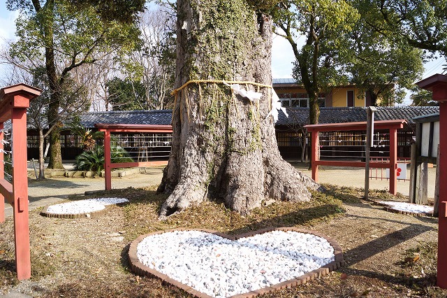 福岡でハート尽くしの「恋木神社」へ！縁結び・恋愛成就・開運に効くパワースポット