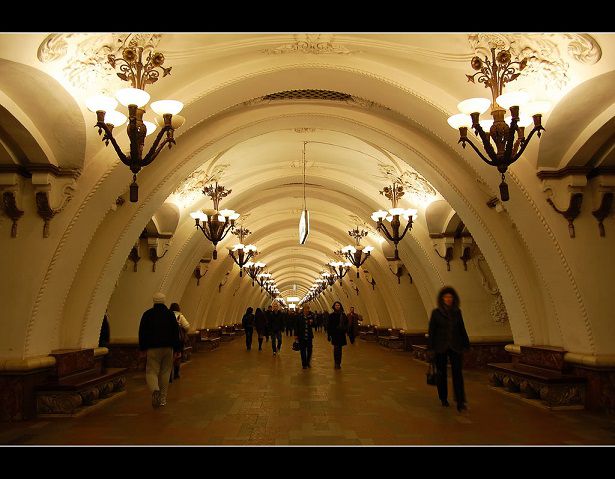 ロシア・モスクワの地下鉄はまるで地下宮殿！都市伝説も噂される美しき駅16選