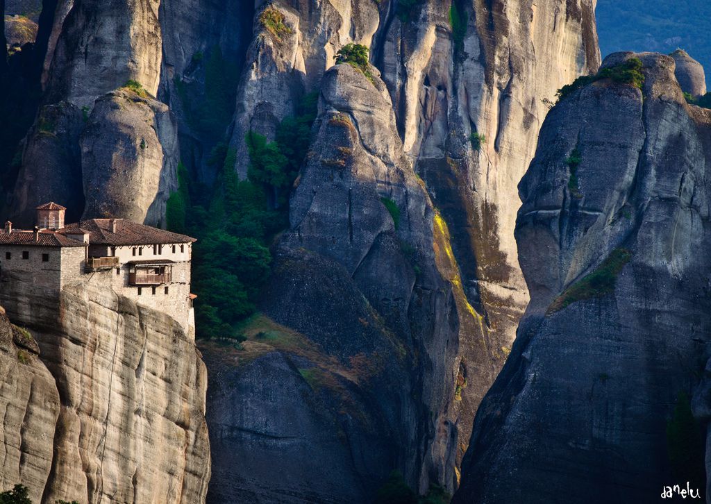 ギリシャの世界遺産メテオラってどんなところ？岩上の修道院を訪ねよう