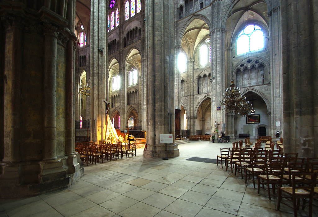 フランス・ブールジュ大聖堂、ステンドグラス＆彫刻が美しすぎる世界遺産