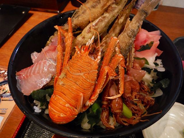 静岡「沼津港深海水族館」特集！港八十三番地には珍しい深海魚料理が食べられる店も