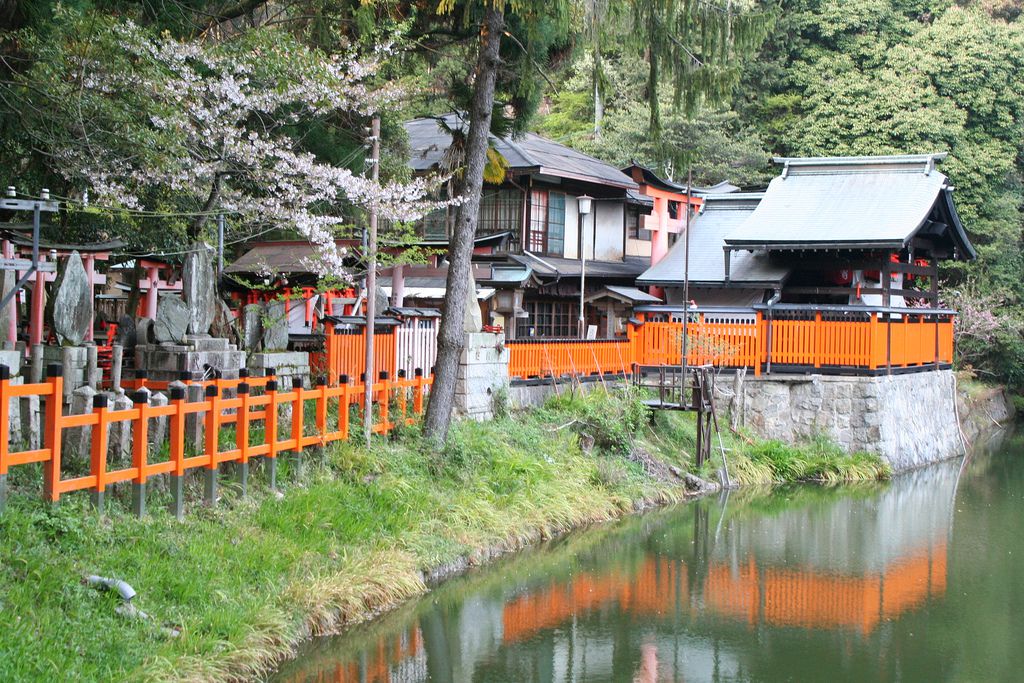 京都観光なら人気神社「伏見稲荷神社」！稲荷山でエネルギーチャージ