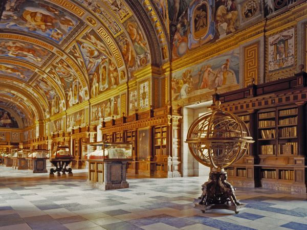 スペインの世界遺産「エル・エスコリアル修道院」で美しき図書館や貴重な美術品に圧倒される！