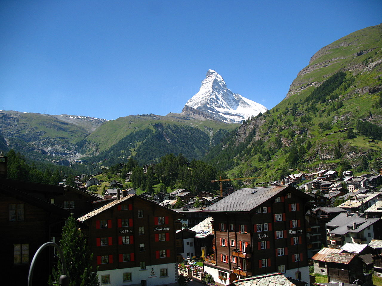 スイス名峰マッターホルンの玄関口！人気山岳リゾート、ツェルマットとは？