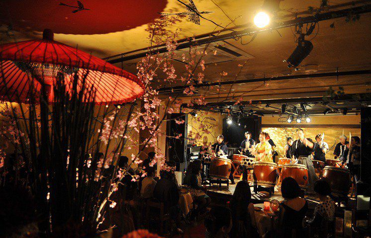 東京都内でピアノ生演奏が聴けるお洒落なバーおすすめ６選！記念日デートにも！