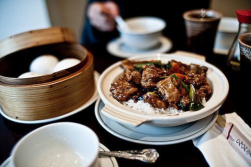 中華料理で守るべきテーブルマナーとは？ターンテーブルは時計回り？取り箸って？