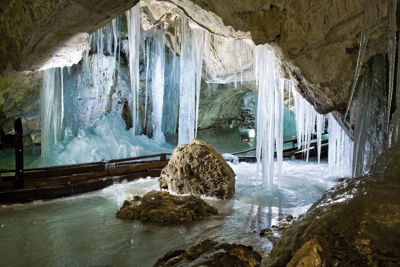 洞窟に氷穴！スロバキア旅行で行くべき自然観光スポット３選
