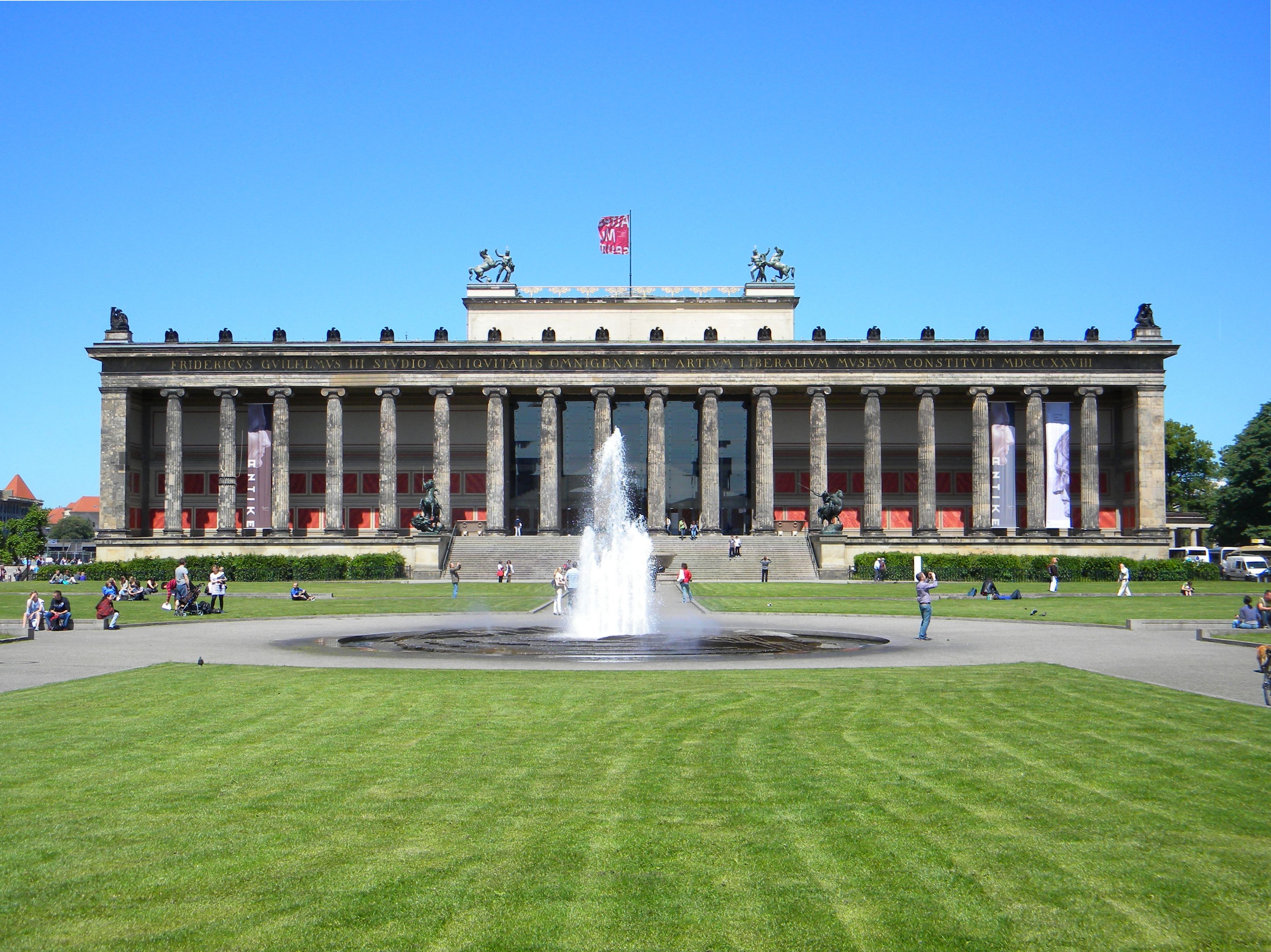 ベルリンのウンターデン・リンデンは観光スポット満載！なんと博物館の島が！？
