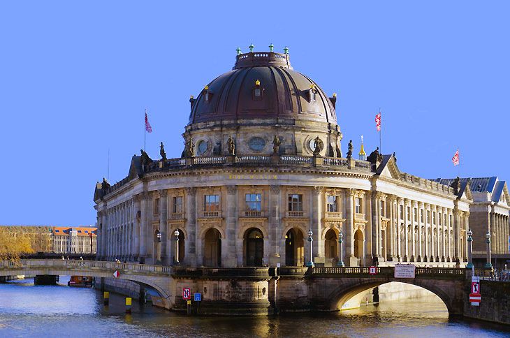 ベルリンのウンターデン・リンデンは観光スポット満載！なんと博物館の島が！？