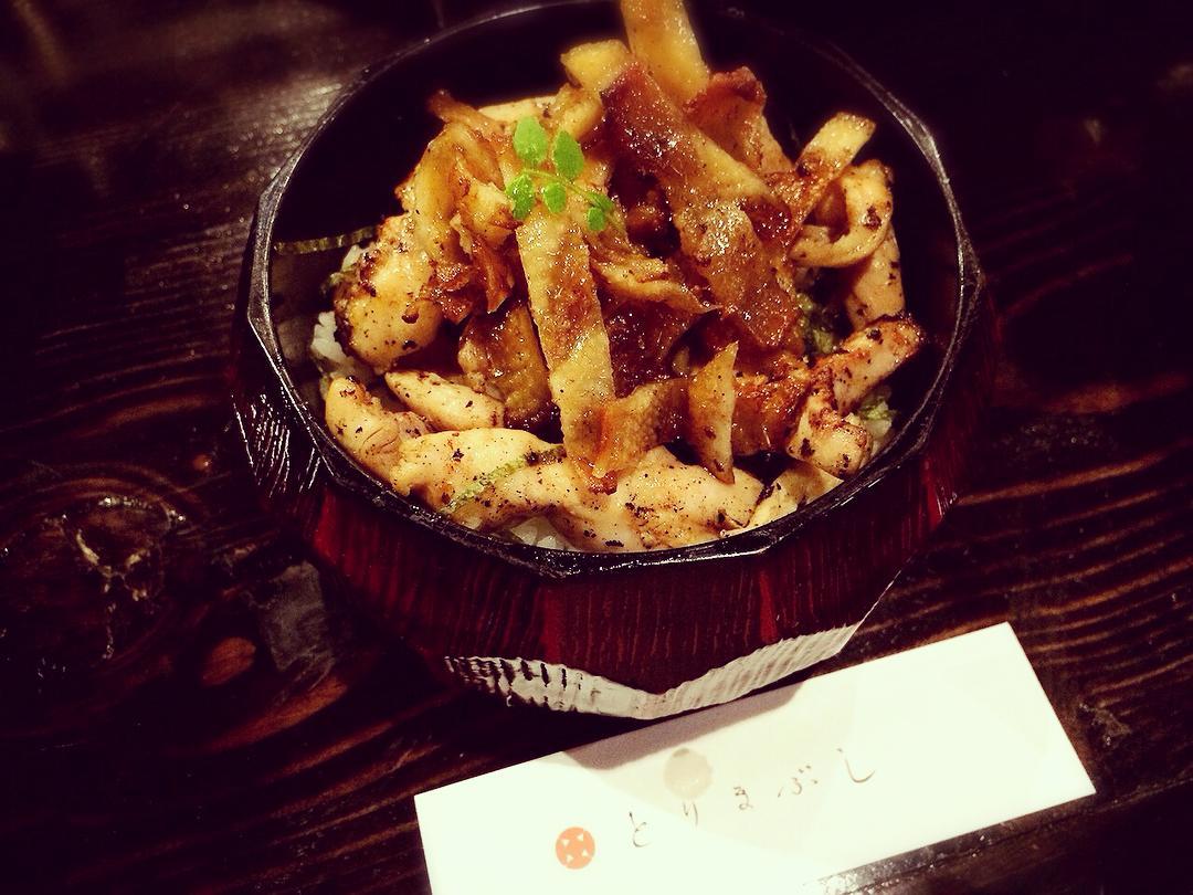 福岡新名物は1度で4度おいしい！博多・中洲の｢とりまぶし｣