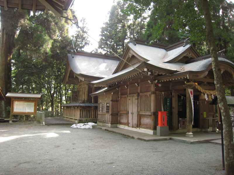 日本三大下り宮とは？階段の下に社殿がある珍しい神社【群馬・宮崎・熊本】