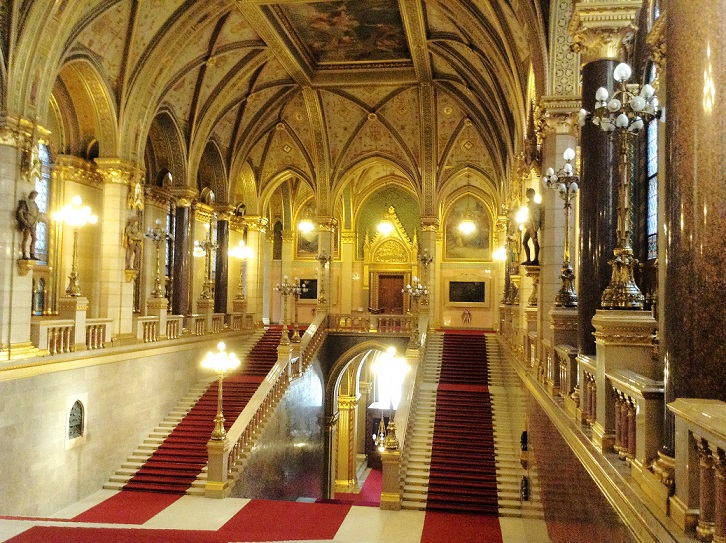 ハンガリー観光なら絶対行くべき絶景スポット！国会議事堂を大解剖
