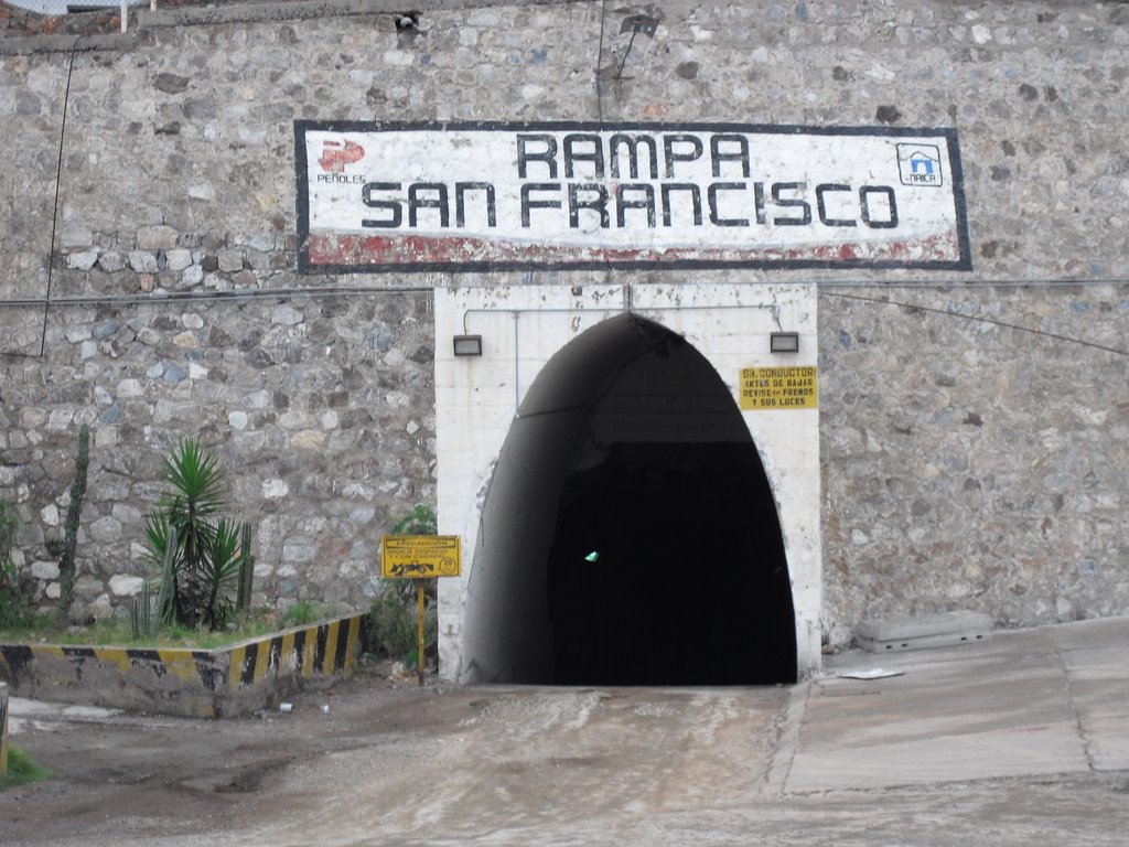 メキシコ人気観光スポット「ナイカ鉱山」で超巨大結晶を目撃！洞窟の中に広がる絶景