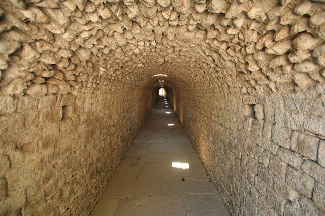トルコ遺跡衝撃観光！ベルガマのアスクレピオン古代治療院跡を巡ろう