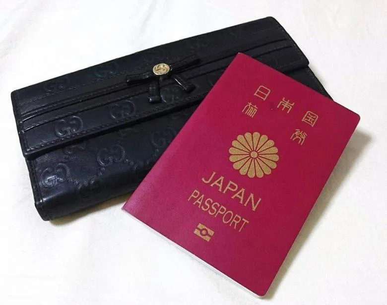 貴重品はもちろん手荷物へ。