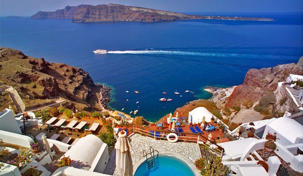 ギリシャ・サントリーニ島の絶景ヴィラでエーゲ海を眺めたい！