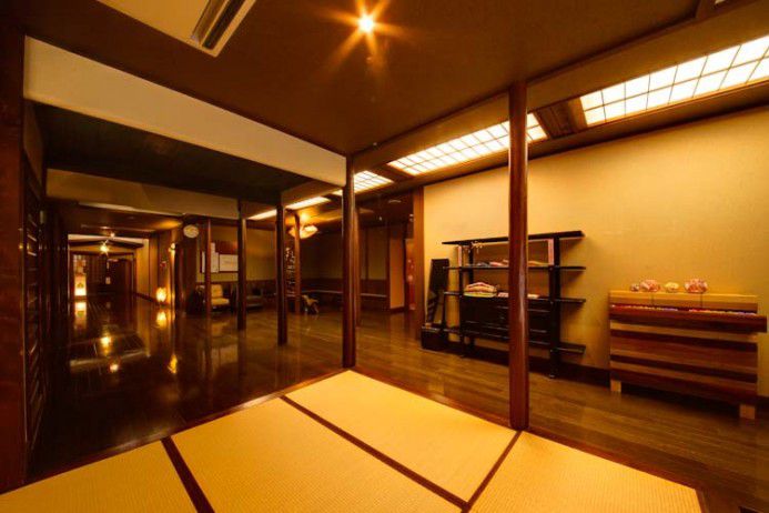 日帰り温泉もOK！箱根の温泉旅館「木もれびの宿 ふるさと」の露天風呂でリラックス
