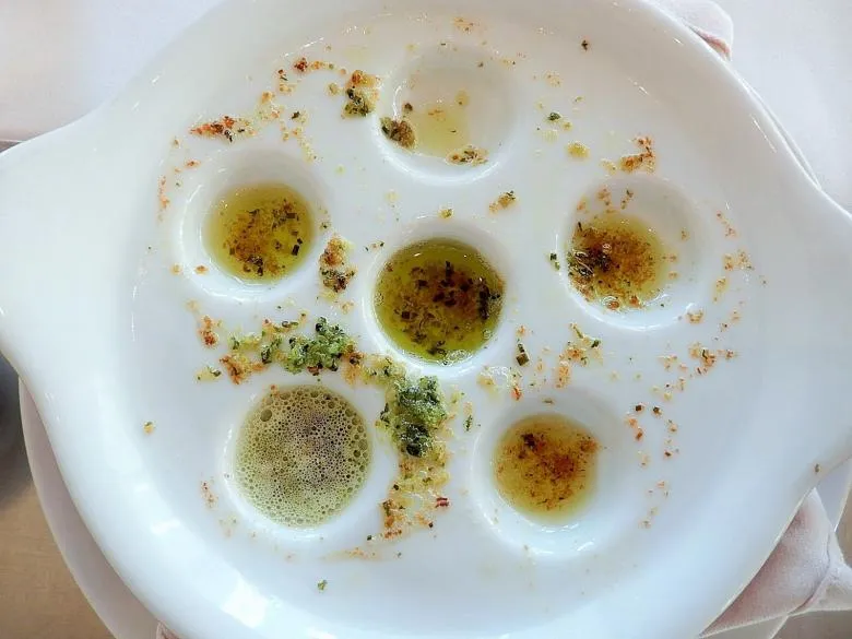 ぺろり。残りのオイルをパンに絡めて食べても美味しいです。