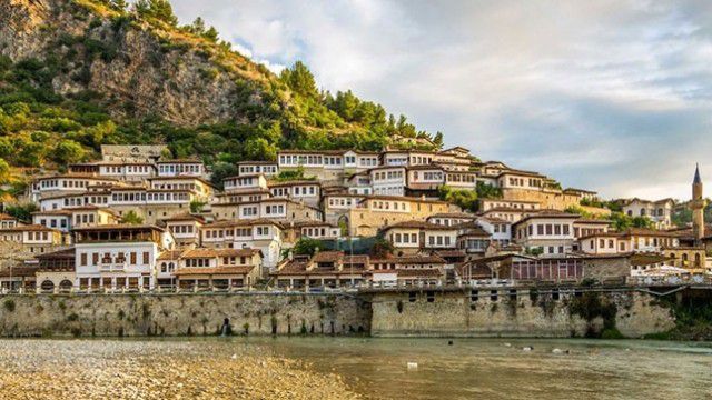 アルバニア観光で行くべき２つの町！ベラットとジロカストラの歴史地区まとめ