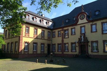 ドイツ観光でおすすめの教会「シュタインフェルト修道院」！ゲストハウスもやカフェも併設！