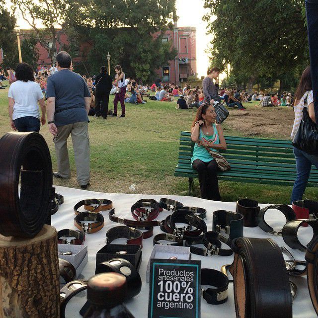 アルゼンチン・ブエノスアイレス週末の青空市で掘り出し物のお土産をゲット！