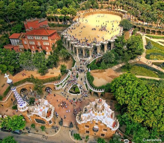 グエル公園はスペイン旅行で行くべき観光スポット！かわいくてカラフルな絵本の世界