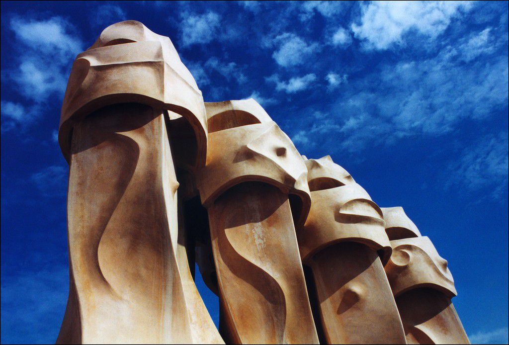 スペイン・バルセロナの人気観光スポット世界遺産「カサ・ミラ」に行こう！