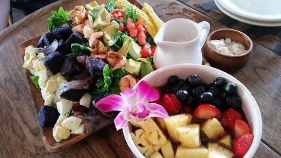 ハワイで人気のヘルシー朝食をグーフィー・カフェで！アサイーボウルにエッグベネディクトも