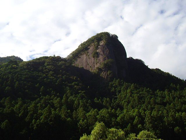和歌山県古座川町の奇岩を見たい！日本の地質百選虫喰岩に出会う旅