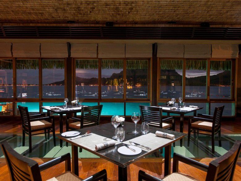 タヒチ・ボラボラ島セントレジスの海中レストラン＆人気リゾートホテル２つ