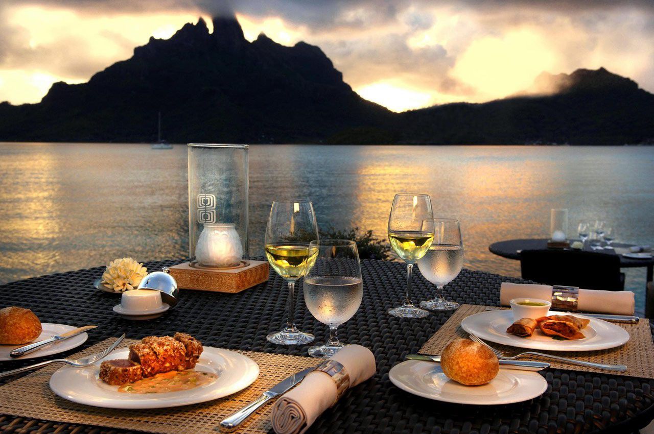 タヒチ・ボラボラ島セントレジスの海中レストラン＆人気リゾートホテル２つ
