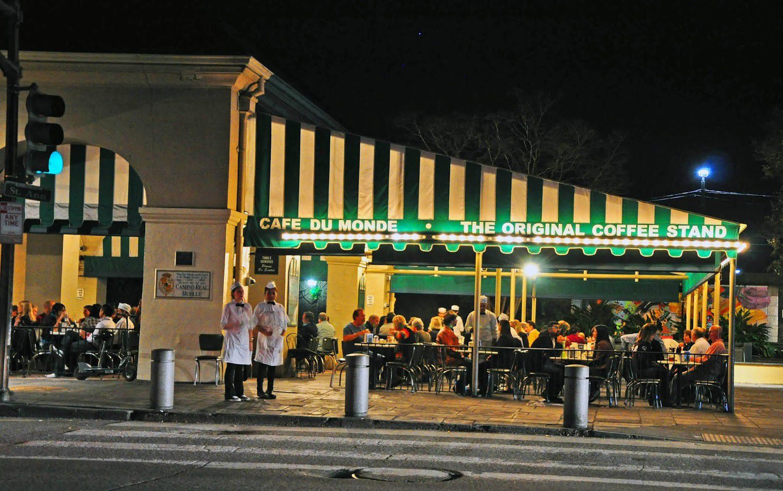 ニューオリンズの人気店「Café Du Monde」シュガーベニエがおいしい！お土産にコーヒーも