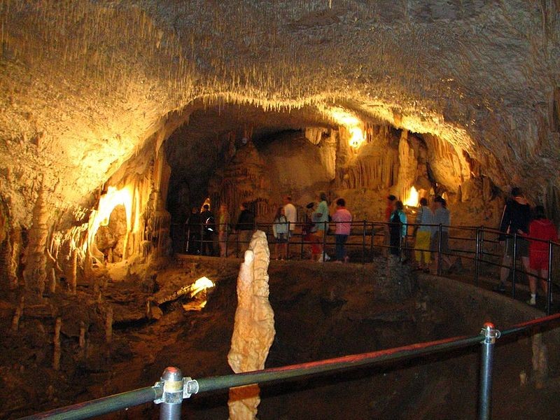 スロベニアで行くべき観光スポット「ポストイナ鍾乳洞」が規格外の美しさ！