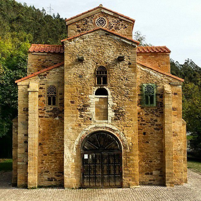 スペイン・アストゥリアス地方で観光すべき世界遺産の教会３選！山の上からは絶景も！