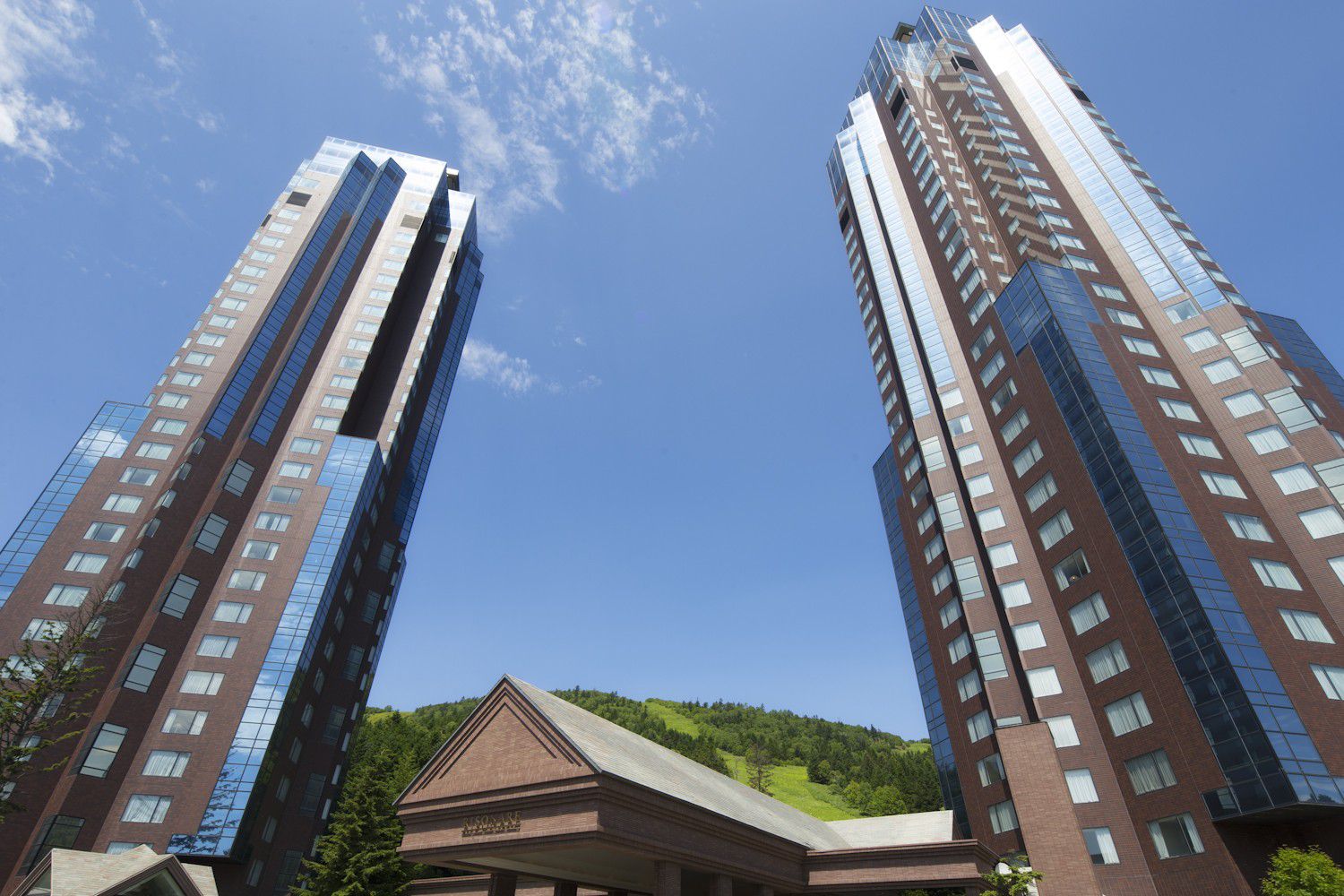 北海道トマム「星野リゾートホテル トマム」特集！日高山脈の懐にそびえるツインタワーの魅力